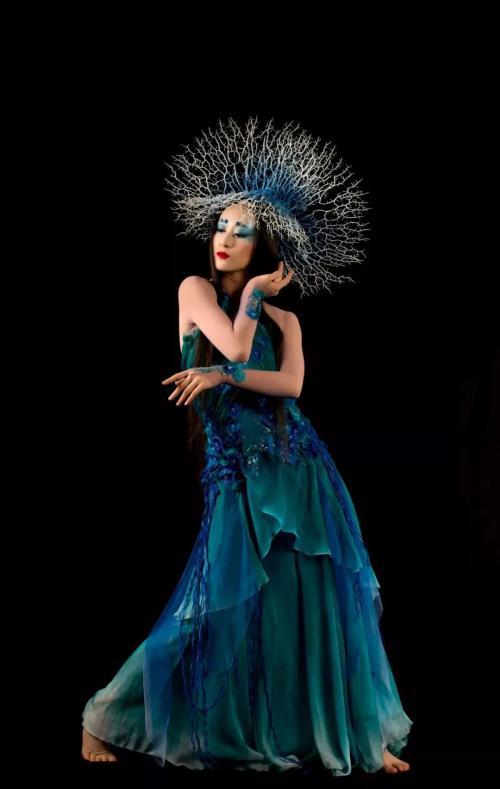 杨丽萍接班人是跟了自己十多年的杨舞,还是去年力捧的新人水月呢