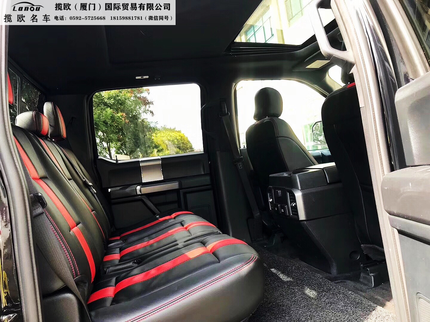 福特猛禽f150真皮座椅包裹性很强,无论是越野还是长途旅行,都很舒服