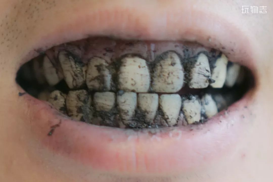 嘴里的粘腻,异味,牙缝的食物残渣,甚至厚重的舌苔,都像被「吸尘器」