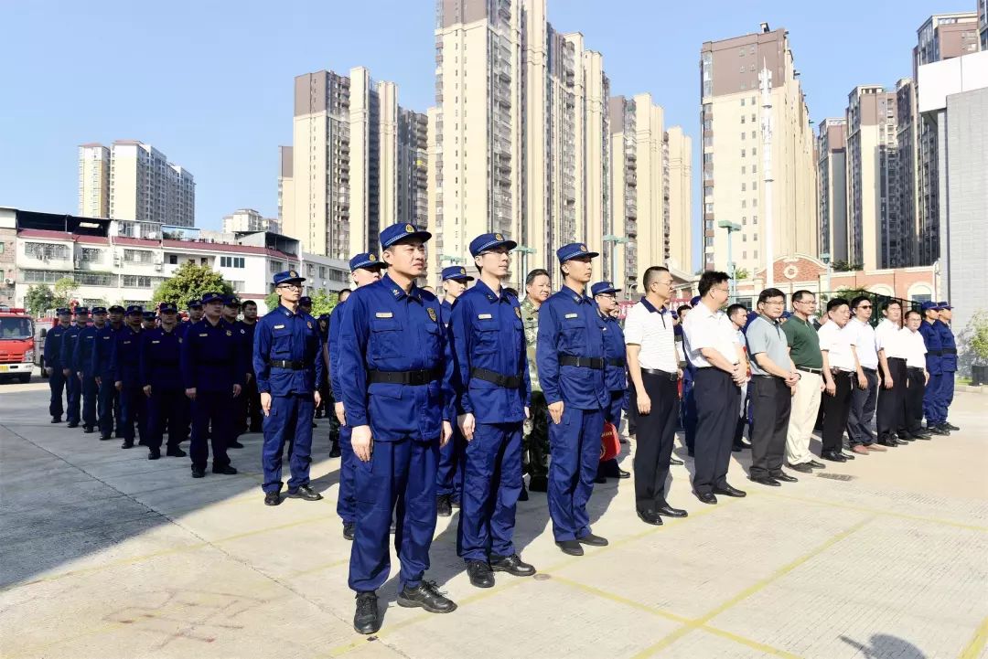 市政府副秘书长邓国功,市消防支队政委邱训正以及各县(市,区)人民政府