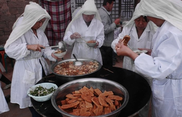 陕西丧事迎饭献饭图片