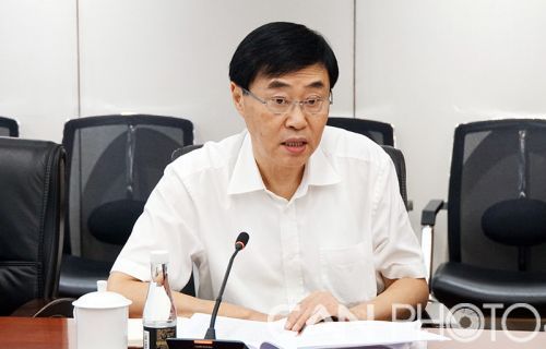 会上,航空工业党组副书记,主题教育领导小组副组长李本正通报了专题