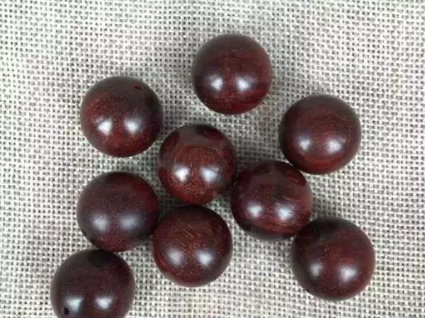 鉴别小叶紫檀真假教你简单分辨赞比亚血檀与小叶紫檀