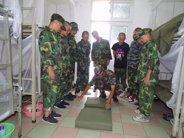 上好自立自强第一课 | 玉溪一中分校开展内务整理活动_宿舍