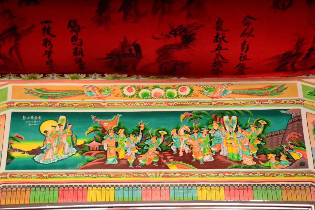 从正厅的长壁画不难看出,其在下山虎建筑中的重要性,在这家传统的下山