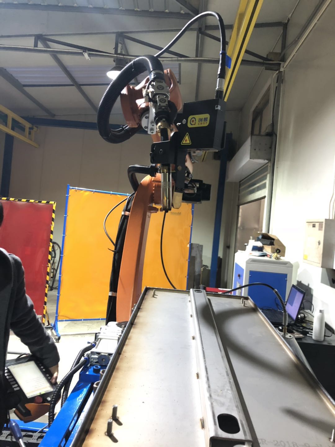 创想智控kuka机器人的激光焊缝跟踪