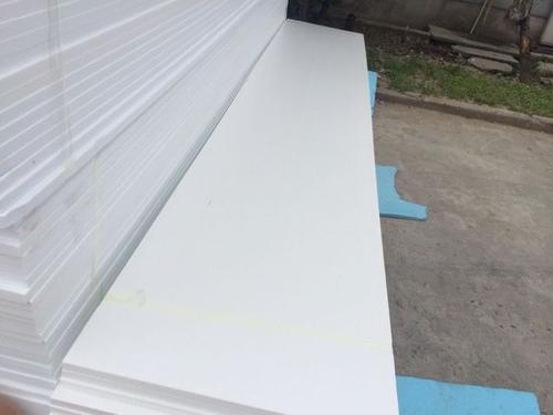 虽然不是暴露在室外,但是很多厂家会生产很多挤塑板来进行囤货,白色