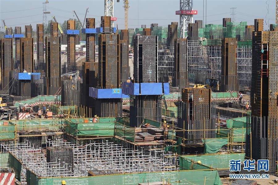 京雄城际铁路雄安站总建筑面积47万平方米,地上3层,地下2层,其中地下