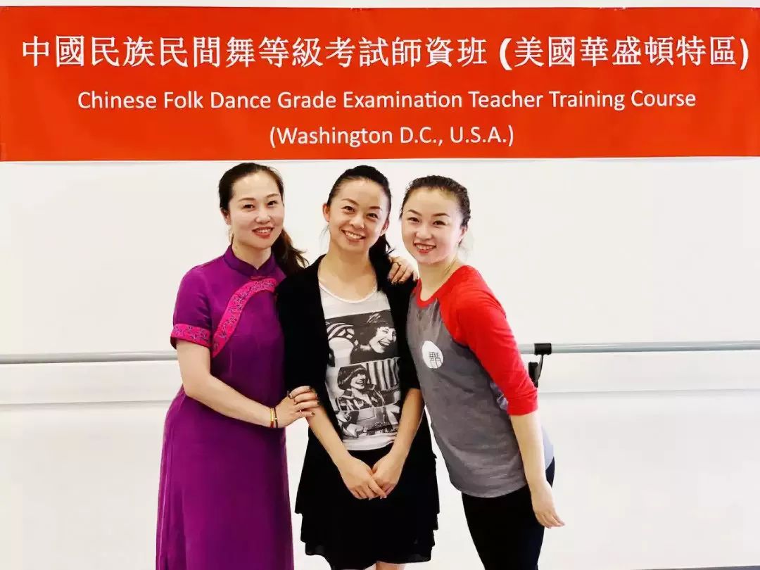 高教门焱老师,机构负责人冯雪娟老师,学员史颖老师▲八级舞目《织 