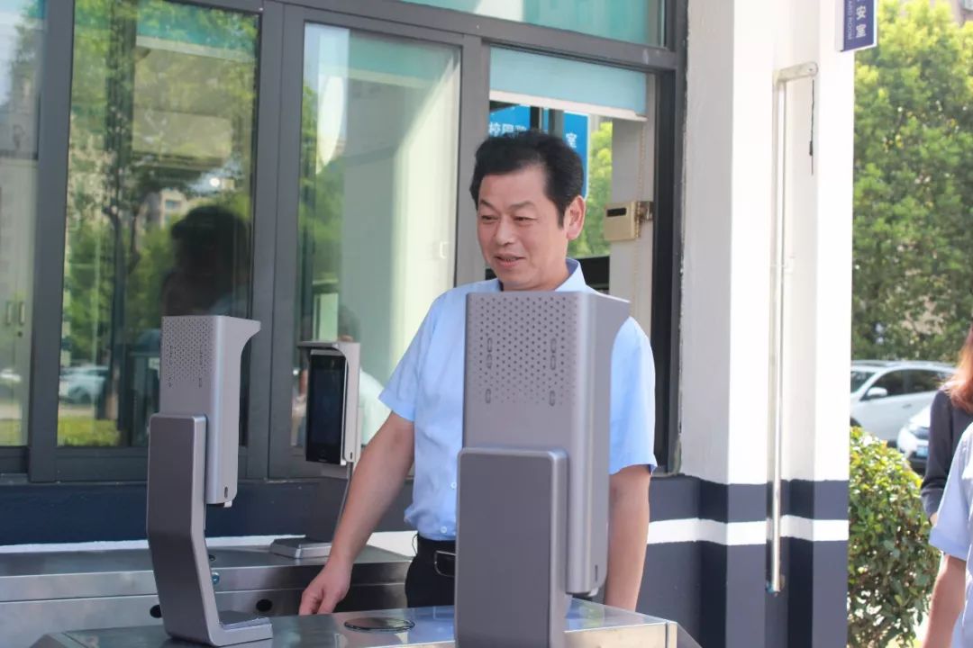 区领导到云龙镇中心幼儿园进行开学前安全保障工作调研_陆朝辉