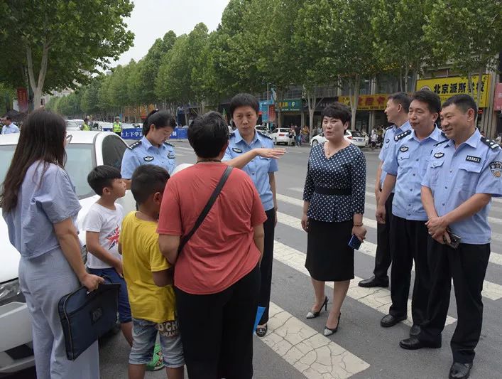 动态开学季首日中牟县公安局长栗英实地调研城区交通秩序