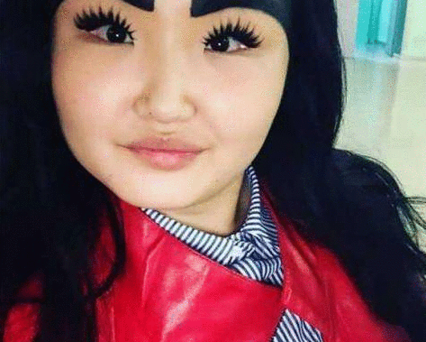 时尚博主anzhelika protodyakonova一直以来是大宽眉毛的追随者和倡导