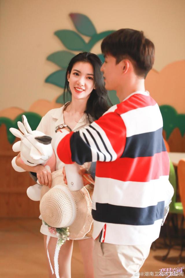 张领领,是时候对《恋梦空间》点播一首说散就散了_卓逸凡