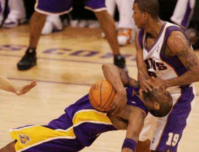 原创nba五大恶意犯规科比两次遭垫脚小卡垫脚仅第二第一太狠