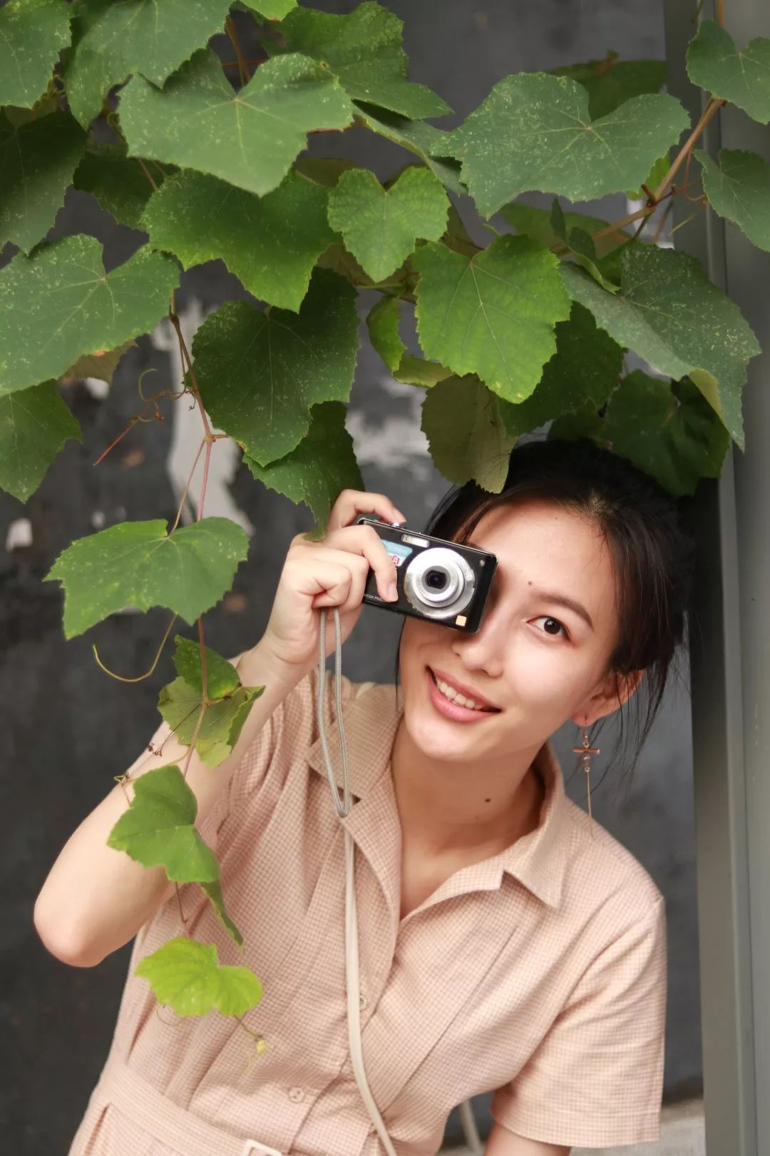 2 余文慧刚进入社会没几天的社会人中国内地男网民国家二级吃饭运动员