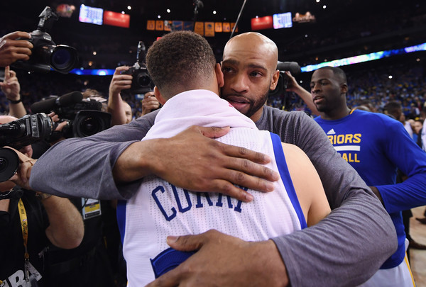 在回忆与库里的往事的时候,卡特这样说道:"我在猛龙效力的每场主场