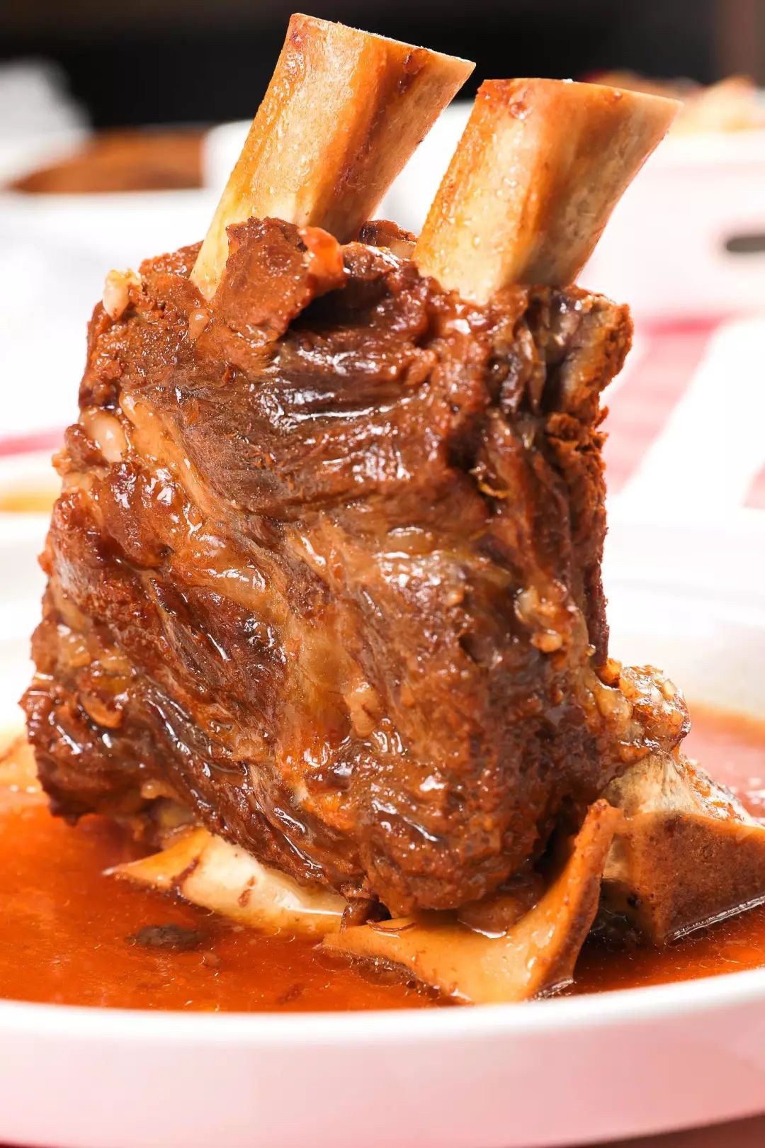 轻轻一撕,肉香扑鼻牛脊骨被炖得软烂爱吃肉的就pick这4样全身上下都是