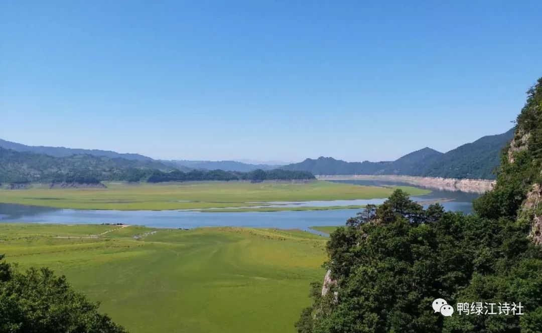 宽甸绿江小村绿海若浮船,花岸邦依炊见烟.