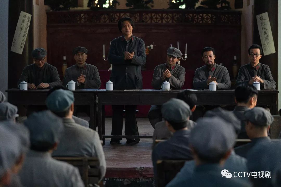 8月26日晚间,电视剧《伟大的转折》收视率位居同时段第一名,拿下冠军.