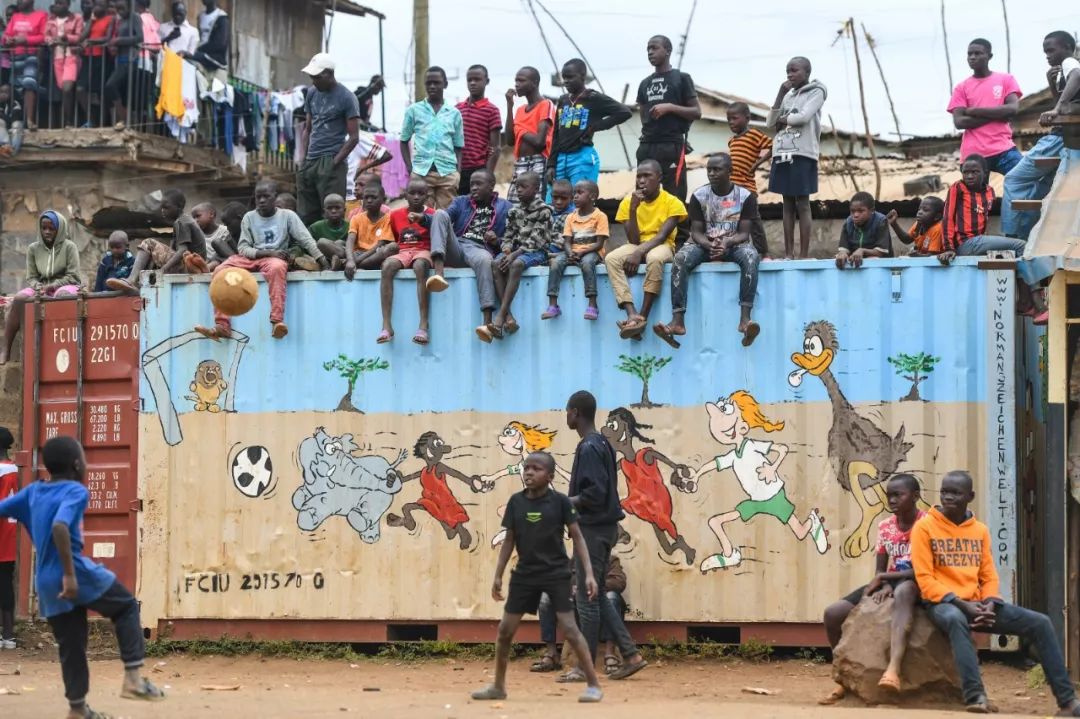 在非洲贫民窟里办足球赛,达人秀,这群中国青年不简单……_马萨雷