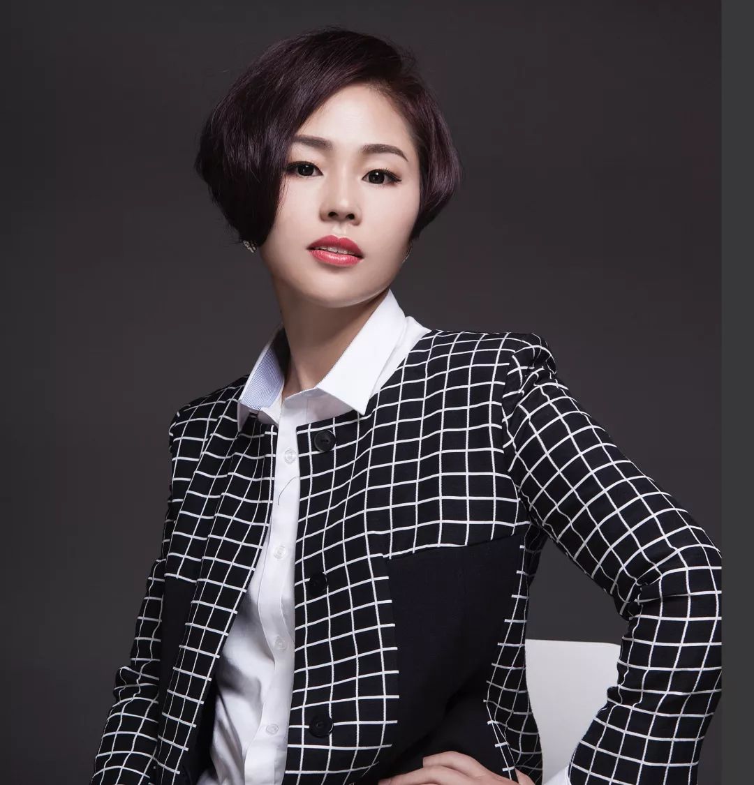 人物温柔坚定的女子王子辉