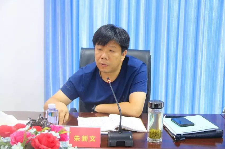 公司党委书记朱新文对路面发展进行安排部署1公司党委书记朱新文从三