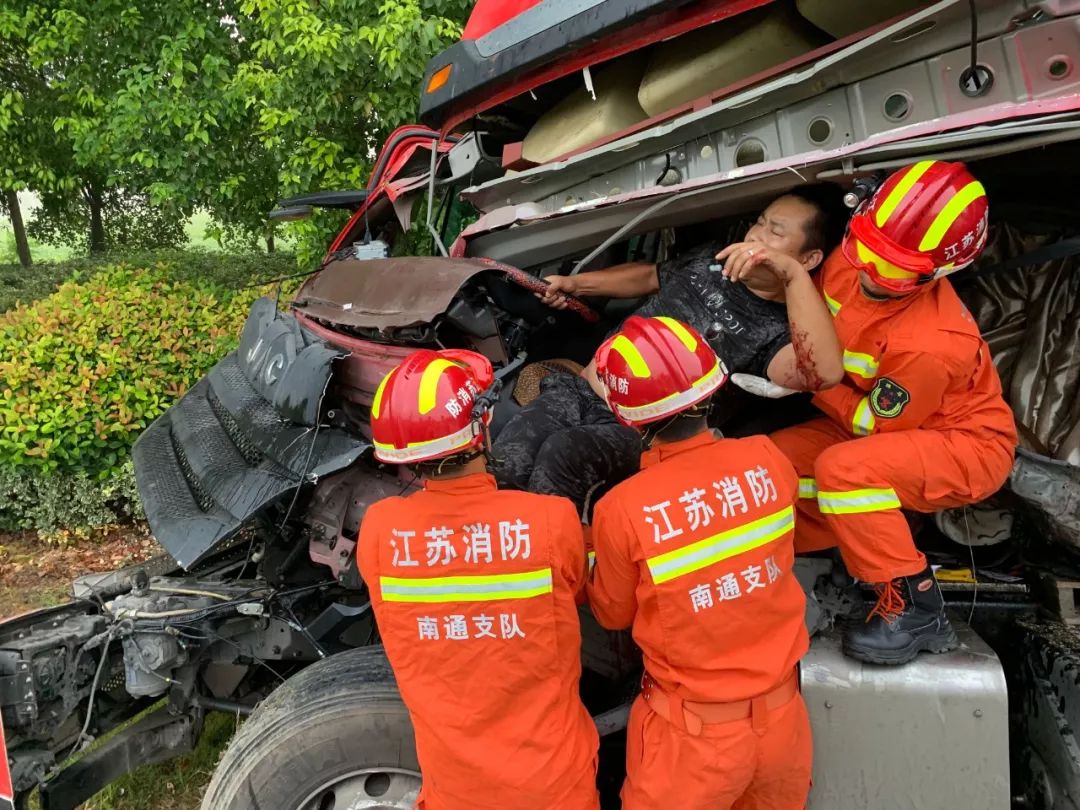 盐城204国道车祸图片