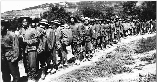 出生在广东惠州的叶亚来17岁以猪仔华工的身份来到马六甲寻找锡矿,他