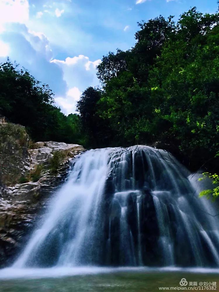 石城九叠泉飞瀑流泉映成趣清凉避暑好去处