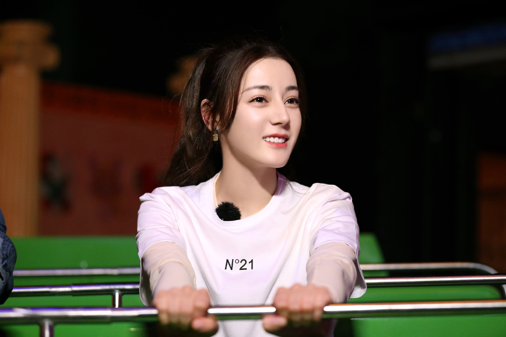《送一百位女孩回家》剧照出炉 迪丽热巴游玩路线公开