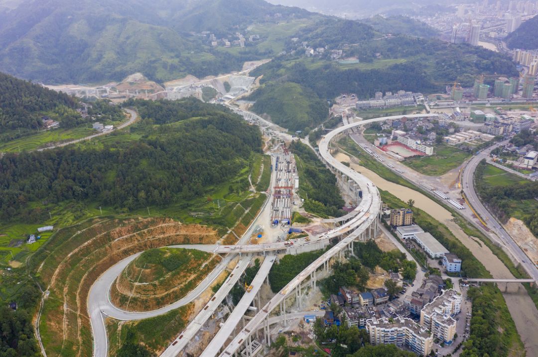 今日文瑞高速主线路基全幅贯通!年底前全线建成通车