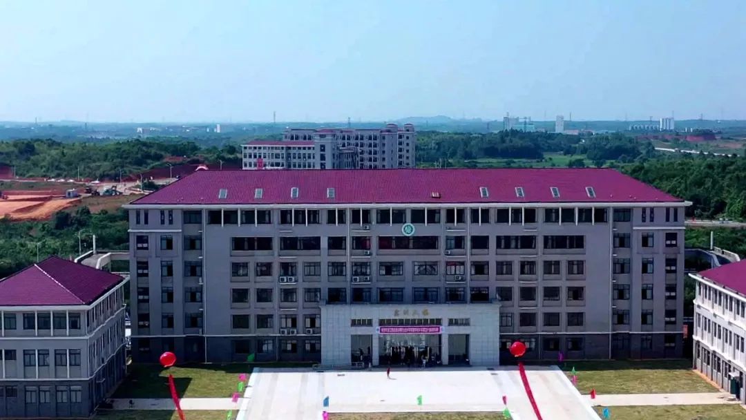 共青城第八所大学迎新生