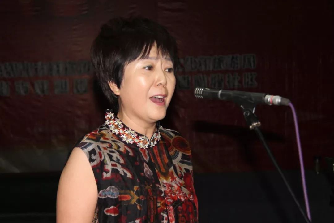 余派再传弟子,张爱莲弟子李小翠一级演员,余派传人刘秀丽(左)一级演员