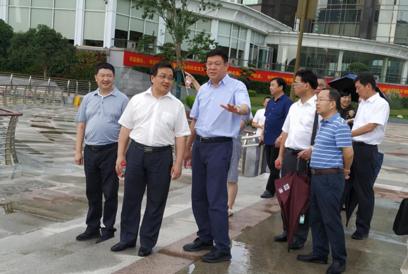 2019年8月9日下午,新洲区区长刘润长在江汉区区长李湛,副区长彭勇军