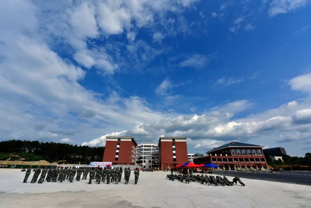 项目遵义市新蒲新区湖滨中学建设项目正式投入使用