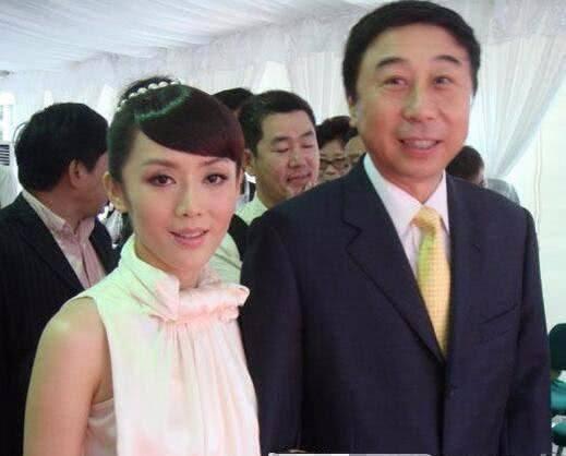 原来她就是冯巩的老婆,人低调恩爱了35年,长相清秀又有灵气