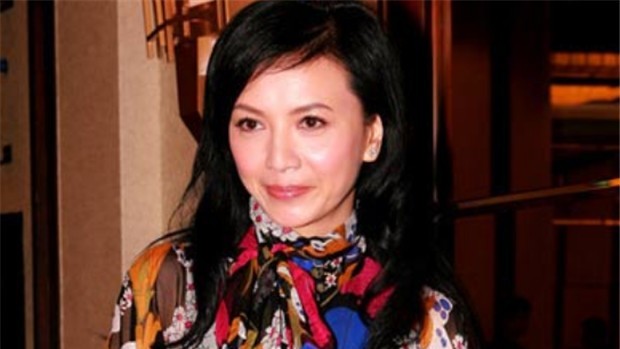 她曾是梁朝伟的初恋,嫁给富商7年后离婚,如今53岁依旧单身_曾华倩