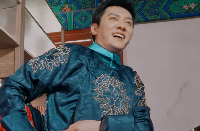 迪丽热巴主动帮冯绍峰穿衣,有谁注意他说了啥?赵丽颖以后有福了