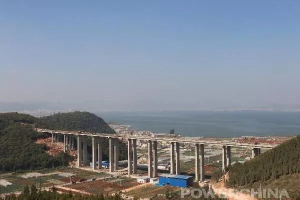 川高速以及弥楚国家高速的互联互通可实现与现有的玉江大道,通建高速