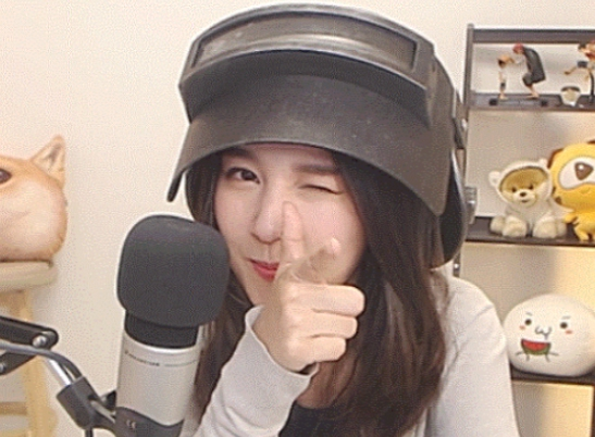 宝藏女孩团子好好的颜值主播不好好唱歌非要去吃鸡