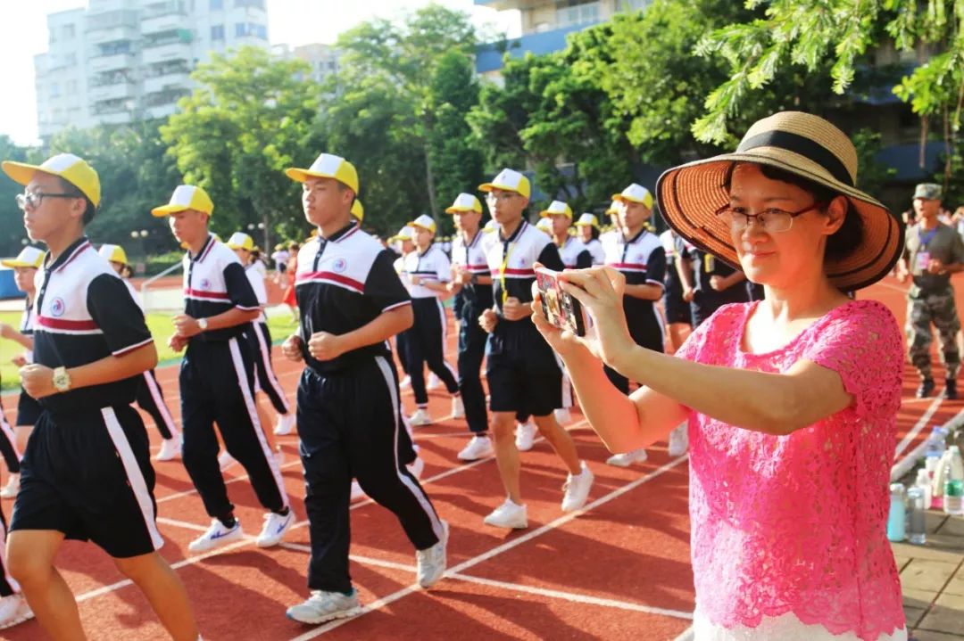 广州市仲元中学校服图片