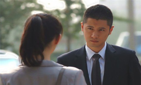 2010年,出演赵宝刚导演电视剧《婚姻保卫战》中小舅子李刚一角崭露头