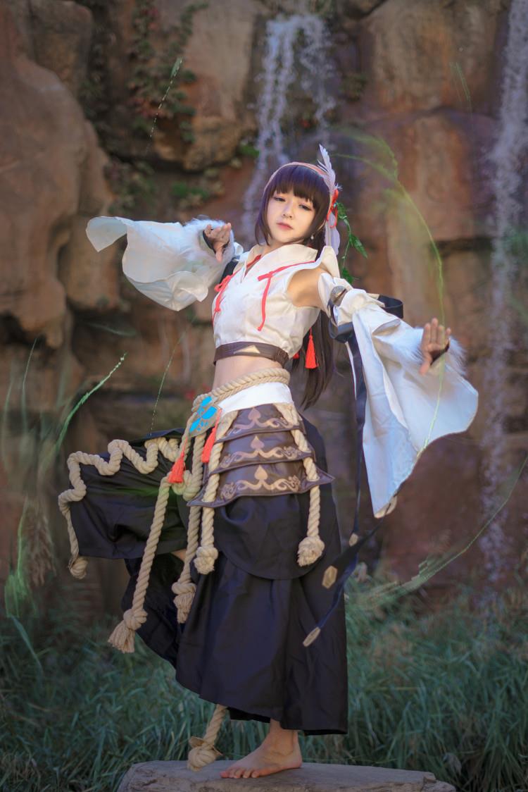 剑网三朔雪丐萝cos玲珑萝莉教你打狗棒法