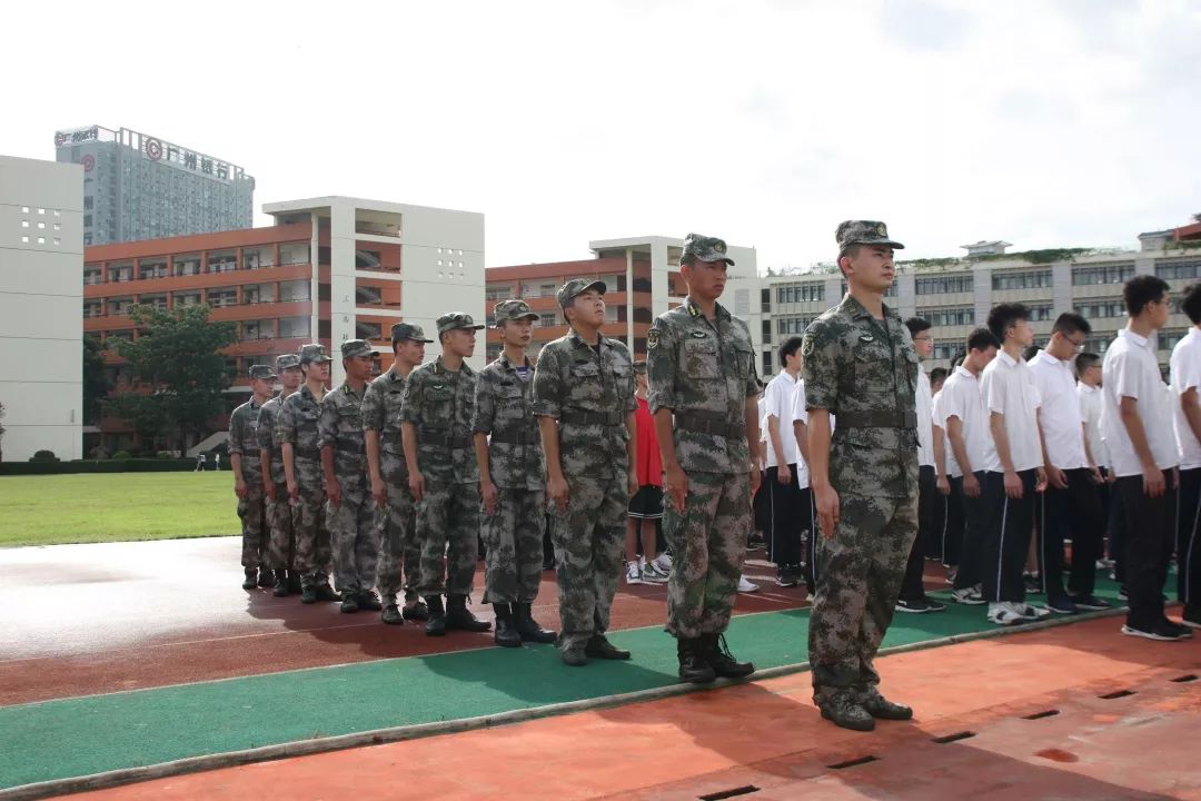 1032┆黄冈中学惠州学校举行2019级初一高一新生入学教育与国防教育开