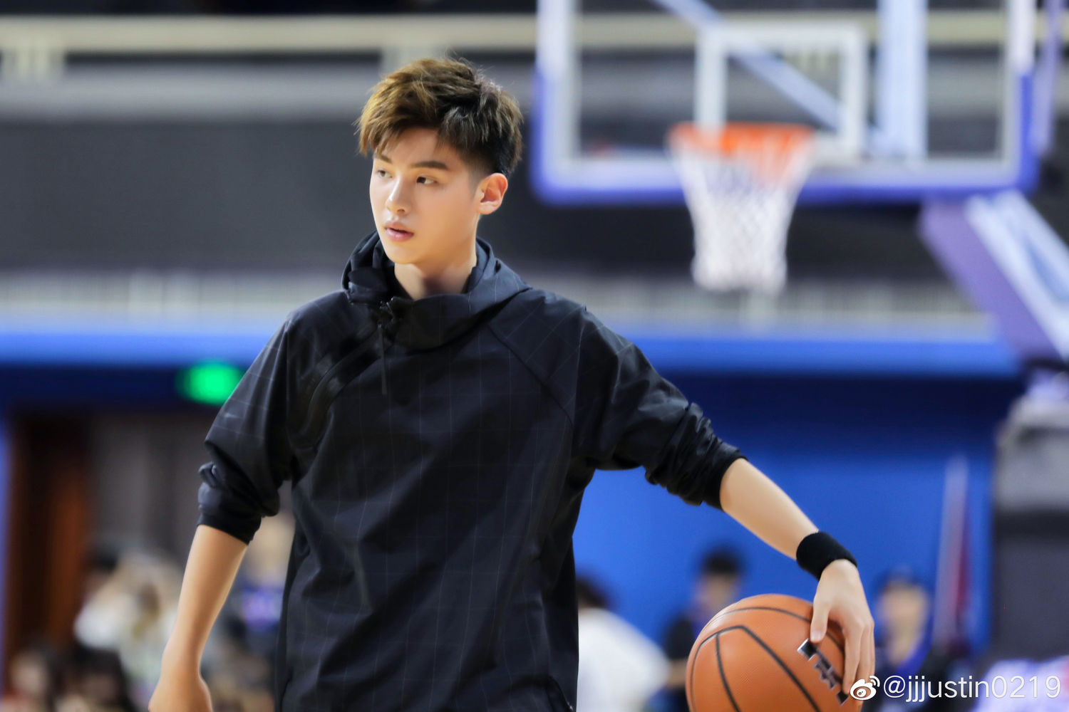 justin微博更新一则 来自《篮板青春》实习教练黄明昊的收官感言_篮球
