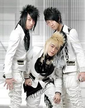 娱乐资讯葬爱家族卷土重来让我们重温那些年非主流辣眼造型