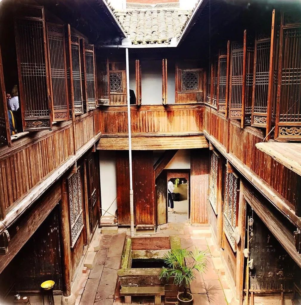 建于清朝嘉庆年间的「荫余堂」,已有两百多年历史,是黄氏商人的私人