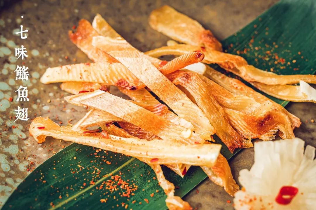 七味鳐鱼翅也是一个非常具有日本特色的小食,鳐鱼就是我们常说的魔鬼