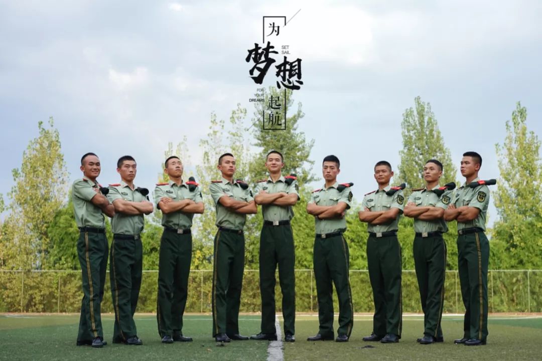 老兵用创意航拍纪念军旅青春_军营