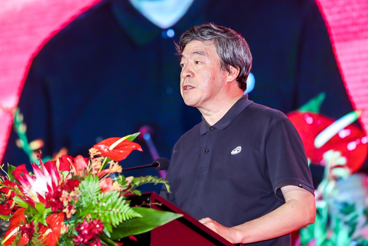 原总编辑,中国国家品牌网总编辑张铁柱先生上台讲话诺仕达企业(集团)